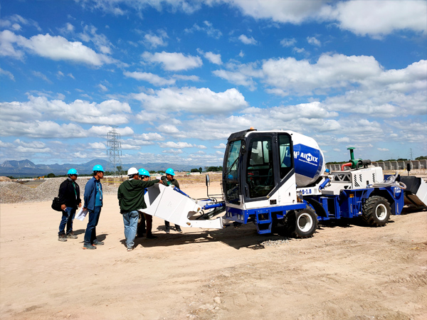 Self Loading Concrete Mixer